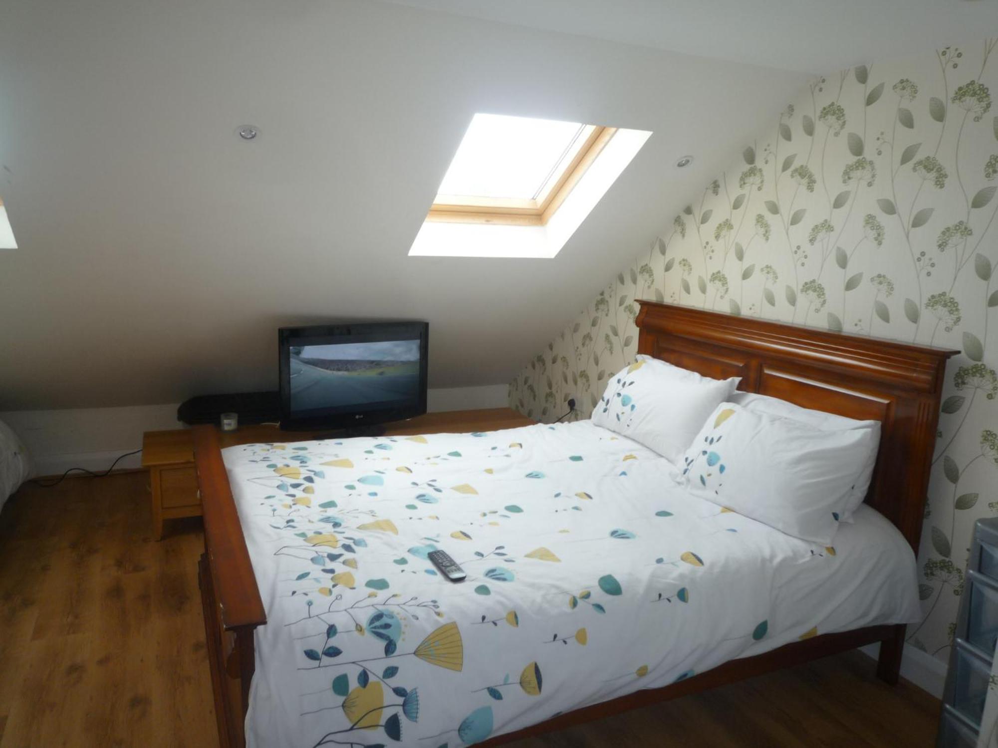 Large 2bedroom Flat Apartment *